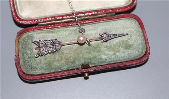 A Victorian yellow metal, rose cut diamond and pearl set arrow brooch, 45mm, gross 2.4 grams, in fitted box.